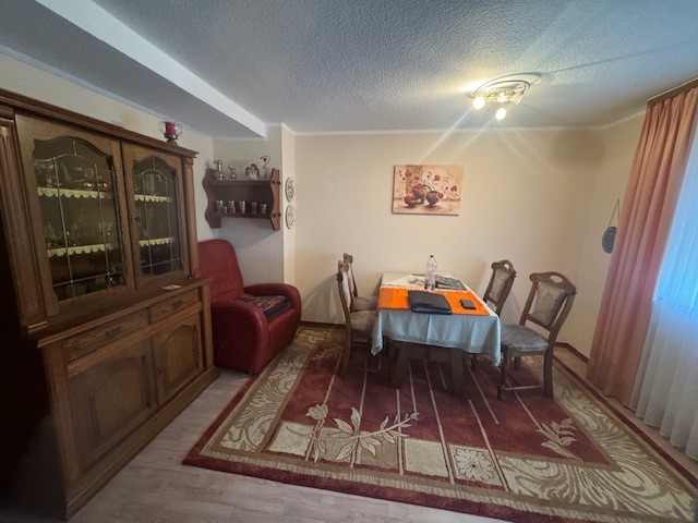 Wohnhaus mit zusätzlichem Wiesengrundstück