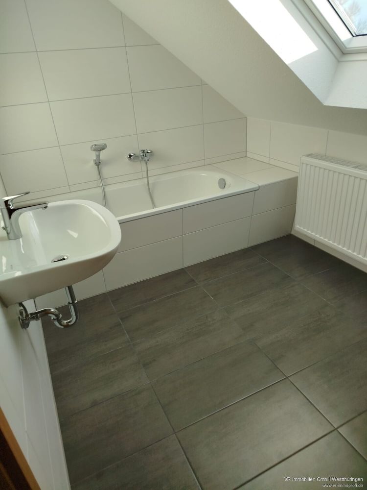 Schicke Dachgeschoss- Zweiraumwohnung in ruhiger Lage