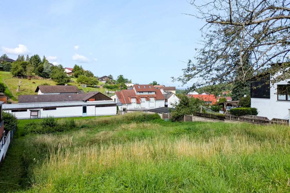 Toller Bauplatz in Höchst/Hassenroth: ruhige Seitenstrasse, West-Ausrichtung, schöner Blick, Natur!