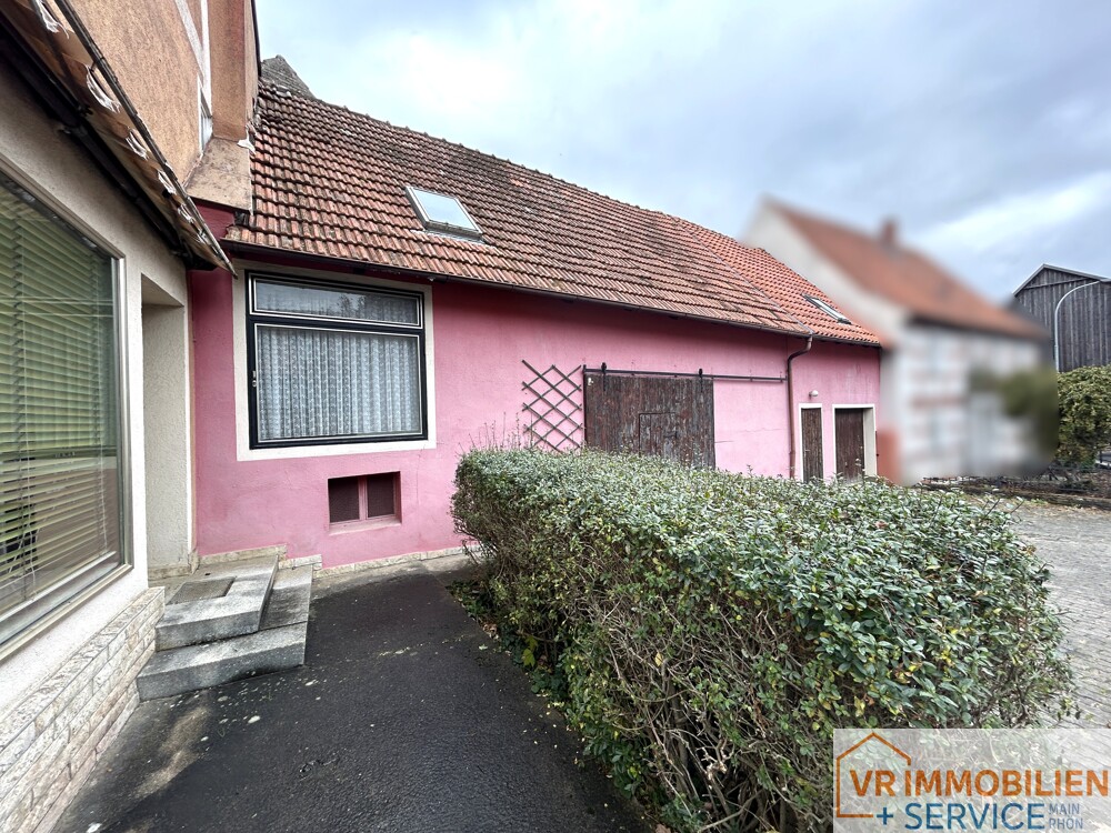 Haus mit Geschichte: Ehemaliger Dorfladen mit Wohnhaus und Nebengebäuden in 97645 Urspringen!