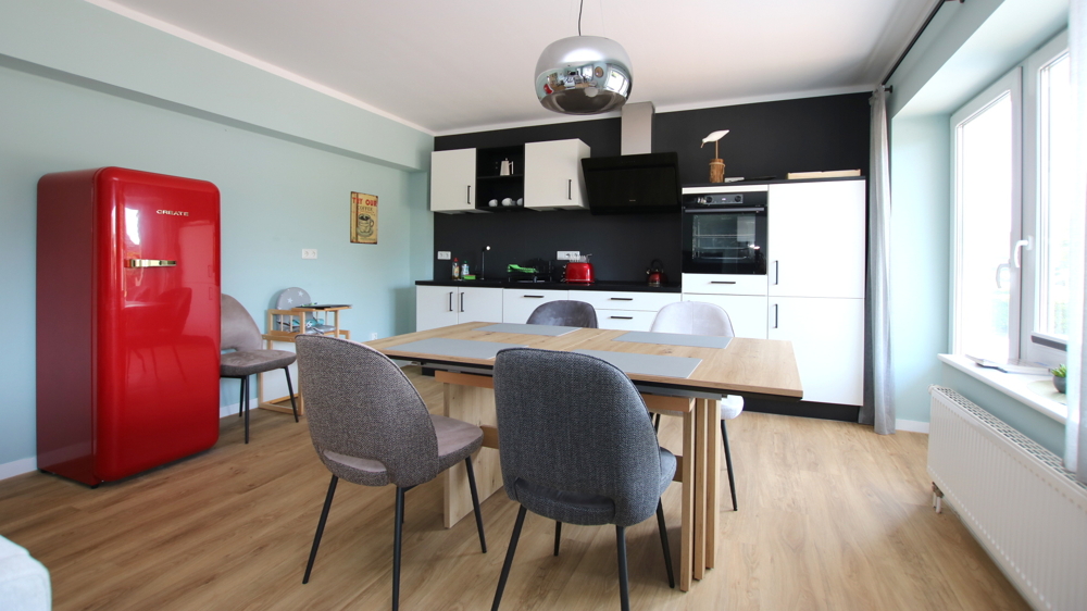 Stilvolle Erdgeschosswohnung mit Einbauküche und Terrasse in Wiefelstede / Zentrum