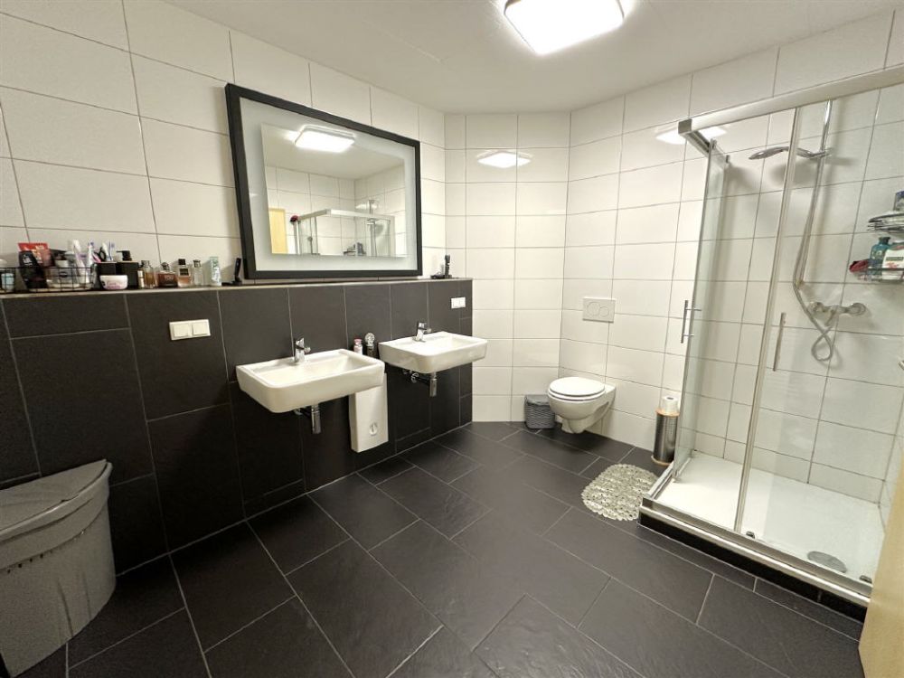 modernes Duschbad