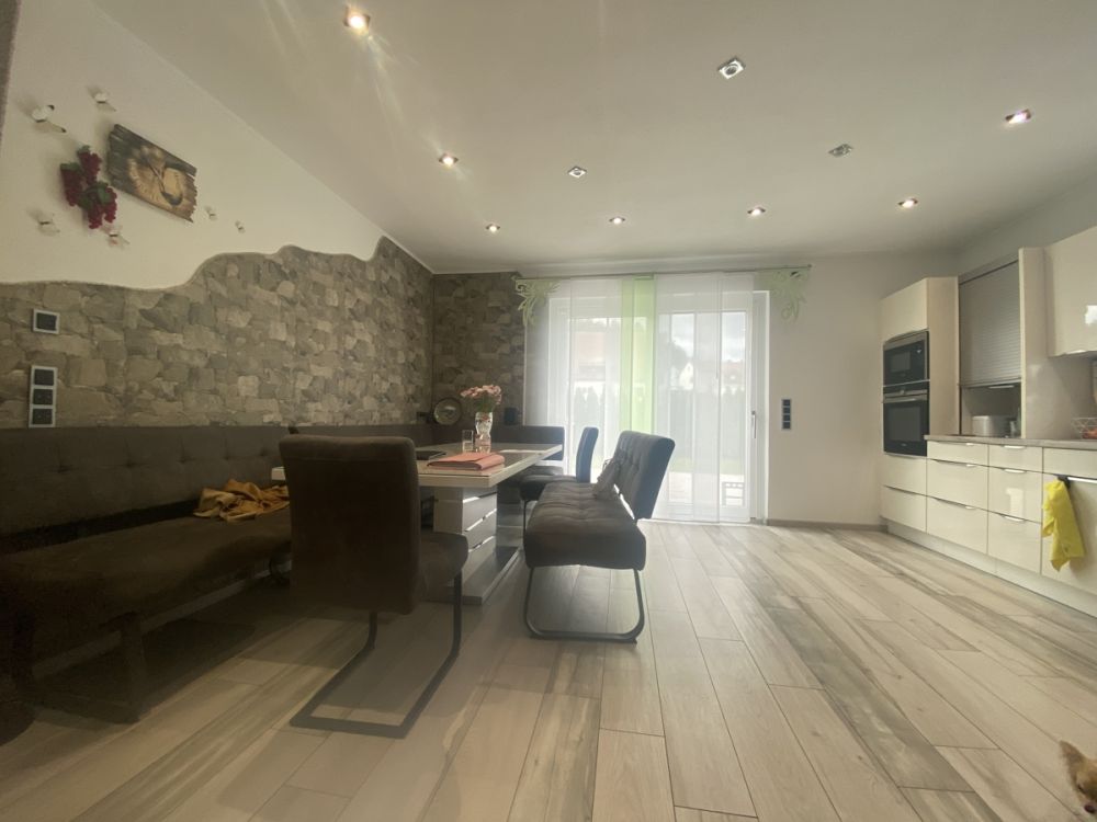 Sehr schöner, moderner Bungalow mit großem Carport in Störnstein zu verkaufen!