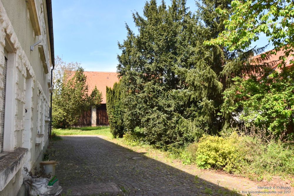 großes Baugrundstück 
mit hohem Potenzial 
samt Abrissgebäude