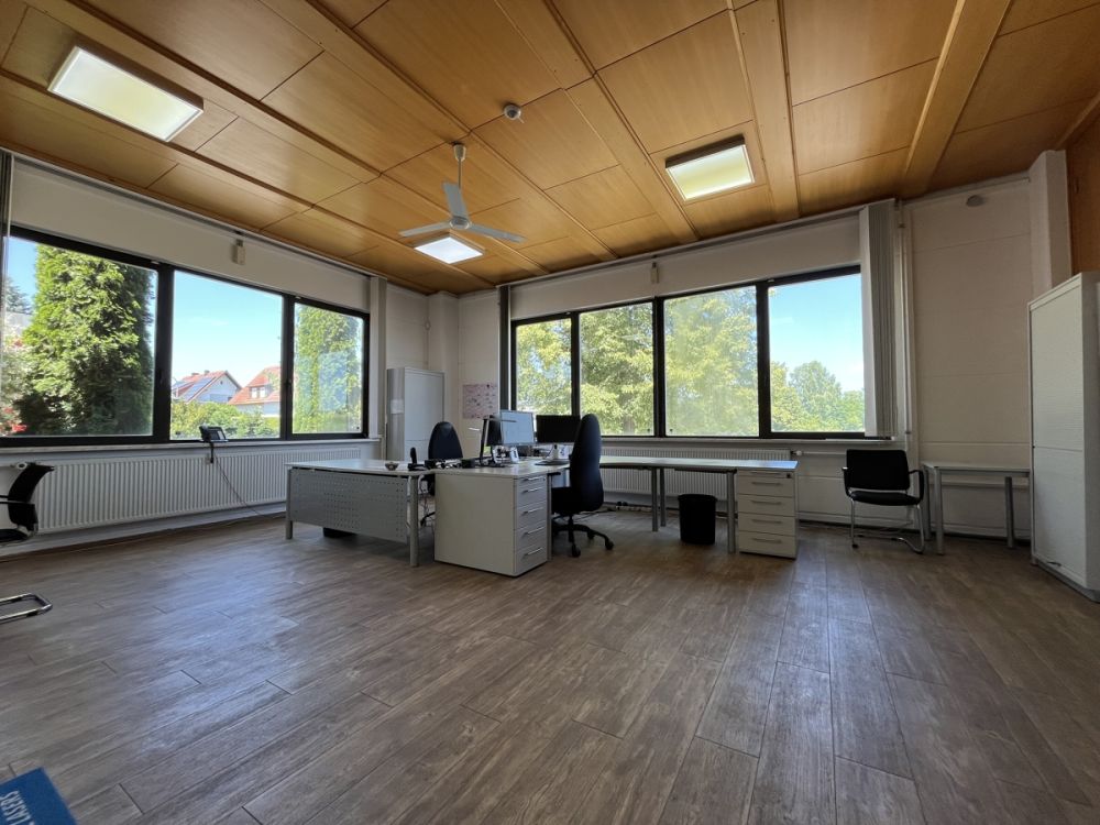 Fertigungsgebäude in Massivbauweise am Ortsrand von Floß mit vielseitigen Nutzungsmöglichkeiten