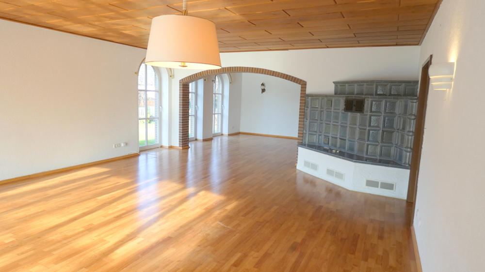 Friedrichsfehn - ruhige Wohnlage! Dreifamilienhaus mit bezugsfreier Hauptwohnung / nahe Oldenburg