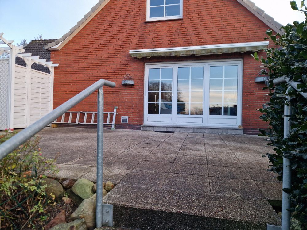 Hier kann mit der großen Familie oder Freunden gesessen und gegrillt werden.