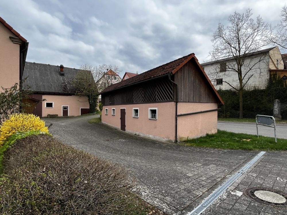 Großzügiges Wohnen in ländlichem Umfeld mit genügend Platz für die ganze Familie und deren Hobbys!