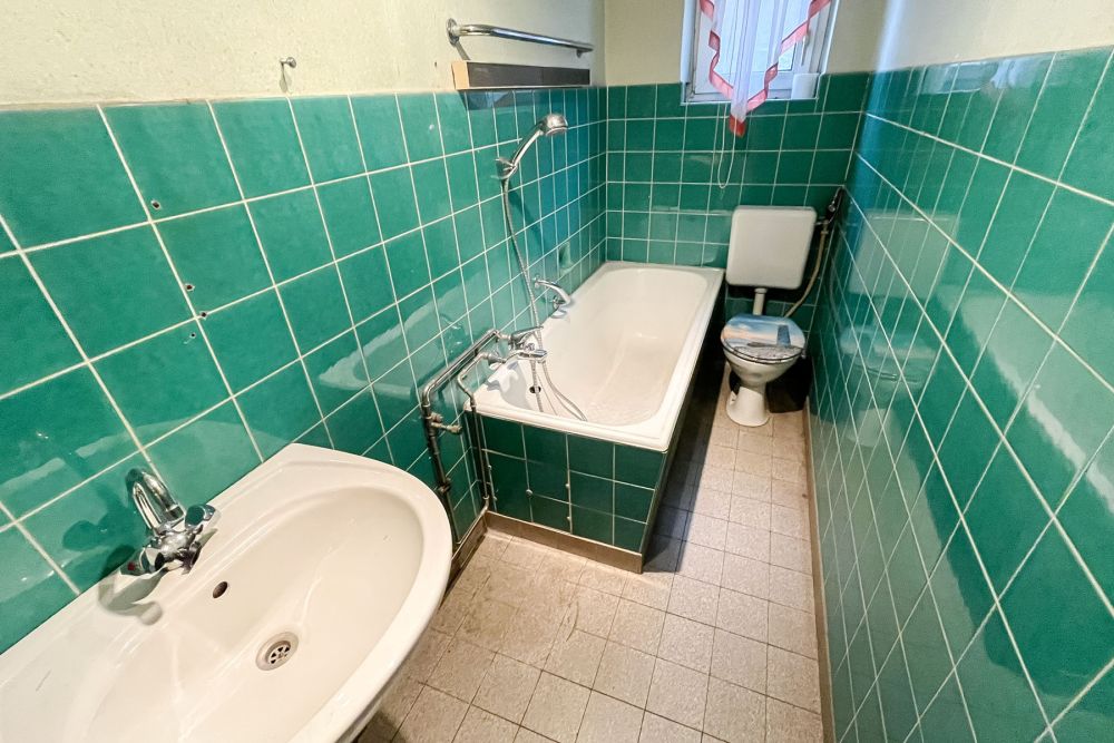 Großzügiges Wohnhaus in naturnaher Lage - ein Rohdiamant für kreative Gestalter