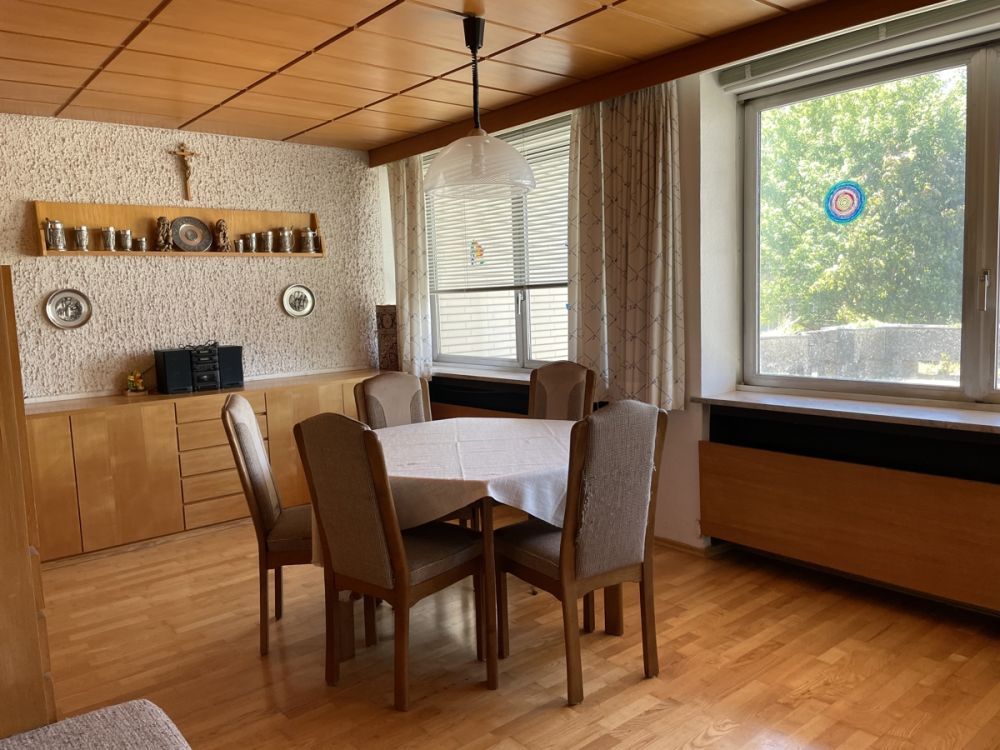 Esszimmer mit Austritt auf die Dachterrasse