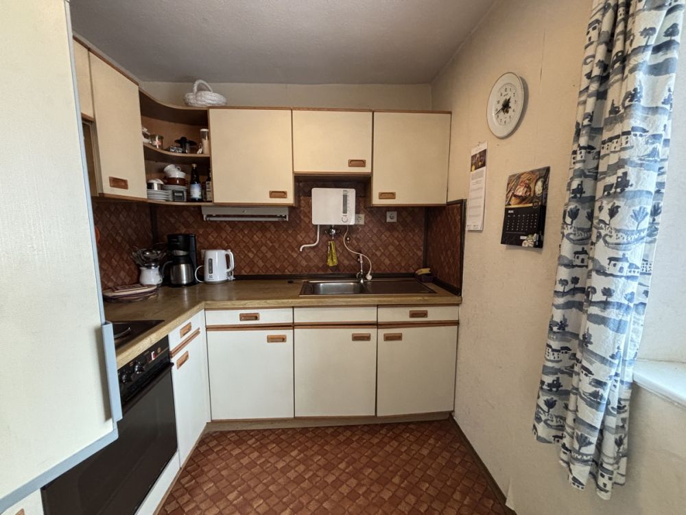 Renovierungsbedürftige 2-Zimmer-Eigentumswohnung in Marktredwitz mit Gartenanteil und schönen Blick über den Auenpark!