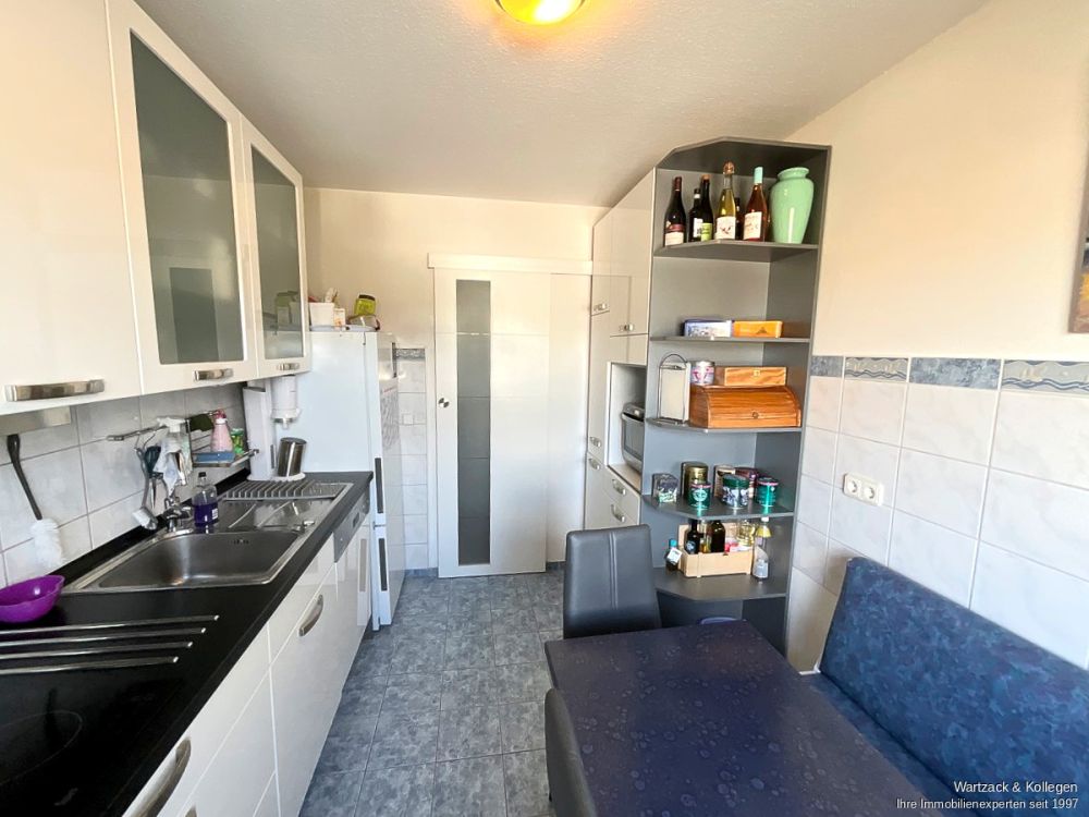 Renovierte 4-Zimmer-Wohnung 
mit 94 m² Wohnfläche, 
Balkon, Einbauküche & TG-Stellplatz