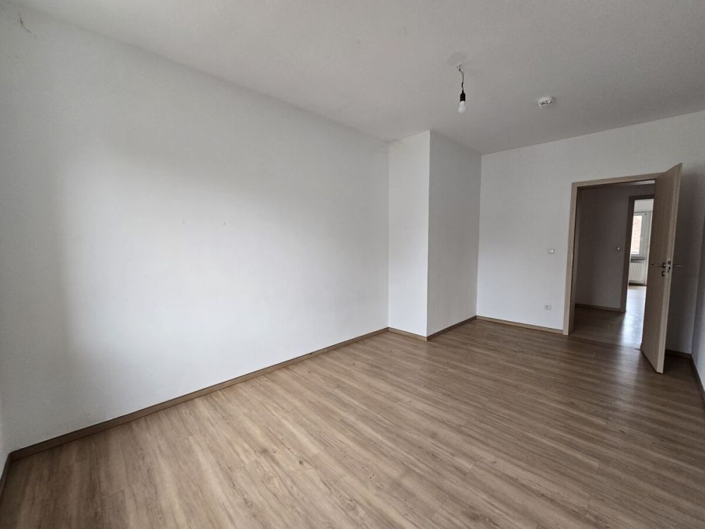 Großzügige, modernisierte 3-Zimmer-Wohnung
mit großem Balkon