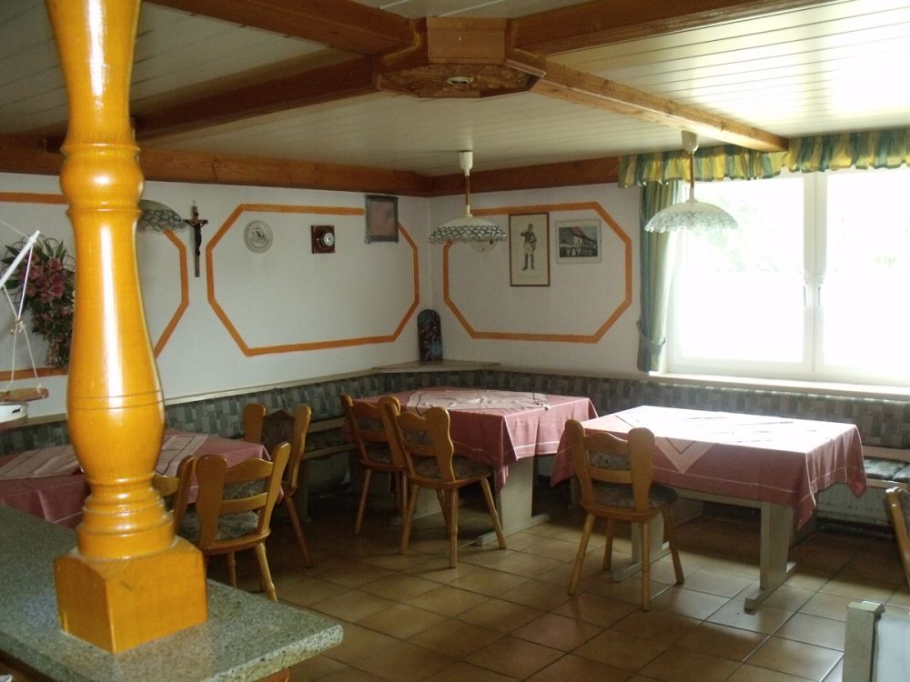 Gepflegtes Zweifamilienhaus in ruhiger Lage in Waidhaus!