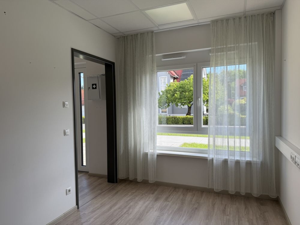 Neuwertige Praxis- oder Gewerbefläche – im Haus für betreutes Wohnen in Weidenberg!