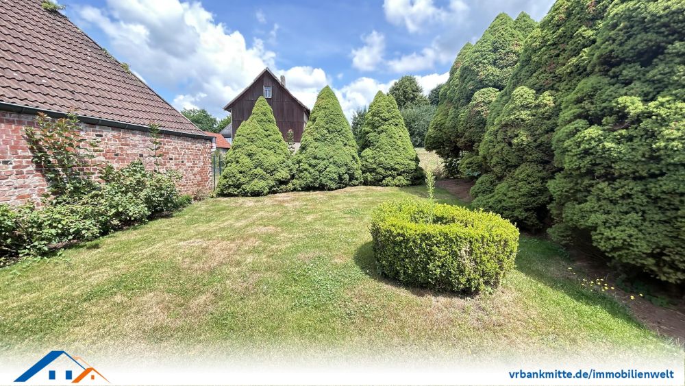 Gepflegtes Einfamilienhaus mit geräumiger Scheune und Garten