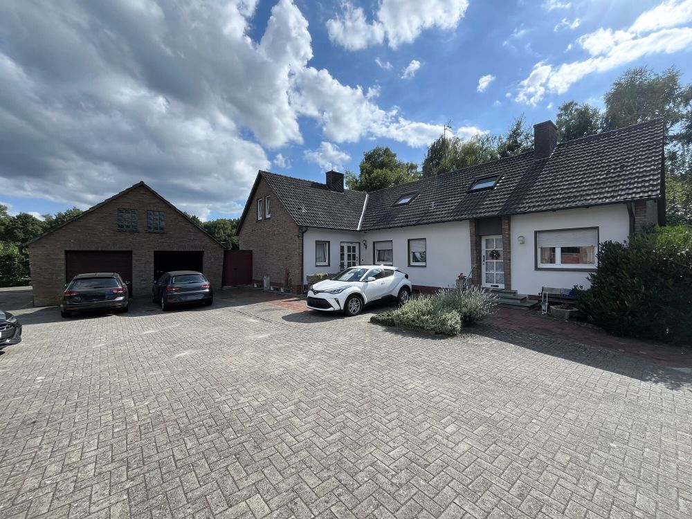 Wohnglück auf dem Land!
Zweifamilienhaus mit großem Grundstück
in Rheine-Gellendorf (5)
