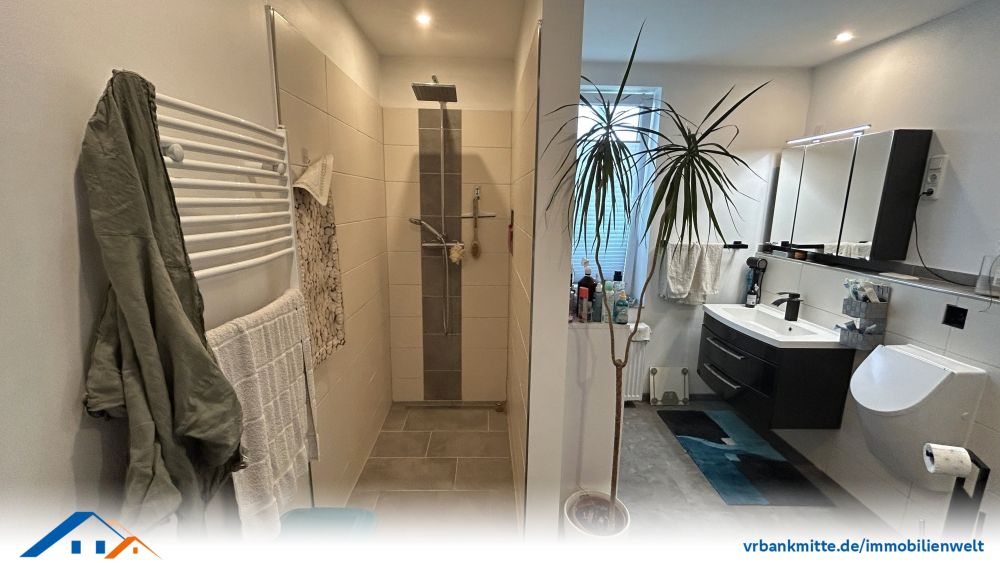 Vielseitiges Zweifamilienhaus mit großem Grundstück