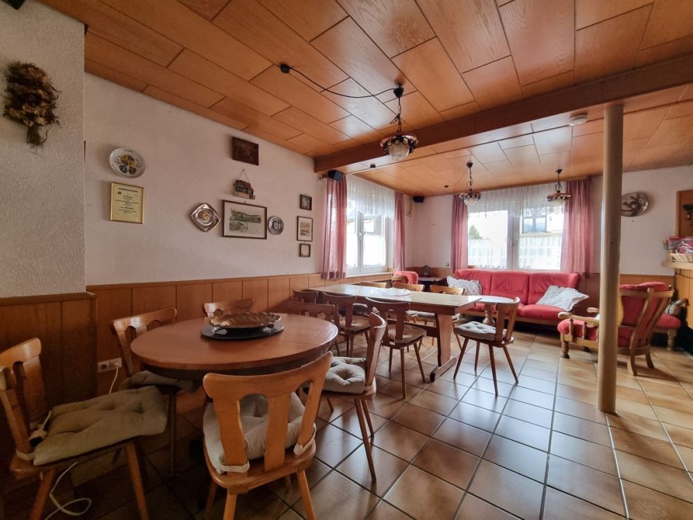 Zweifamilienhaus mit weiterer Ausbaumöglichkeit!