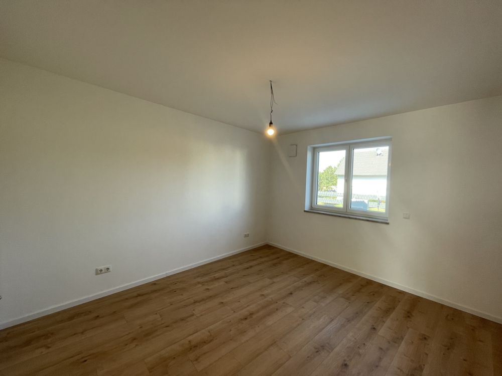 ERSTBEZUG - Es fällt keine zusätzliche Käuferprovision an!
Barrierearme, Sonnige Erdgeschosswohnung