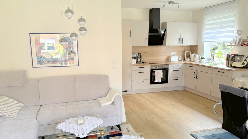 Bezugsfreie, neuwertige 2-Zimmer-Wohnung mit Terrasse, Gartenanteil und Garage in Bad Zwischenahn