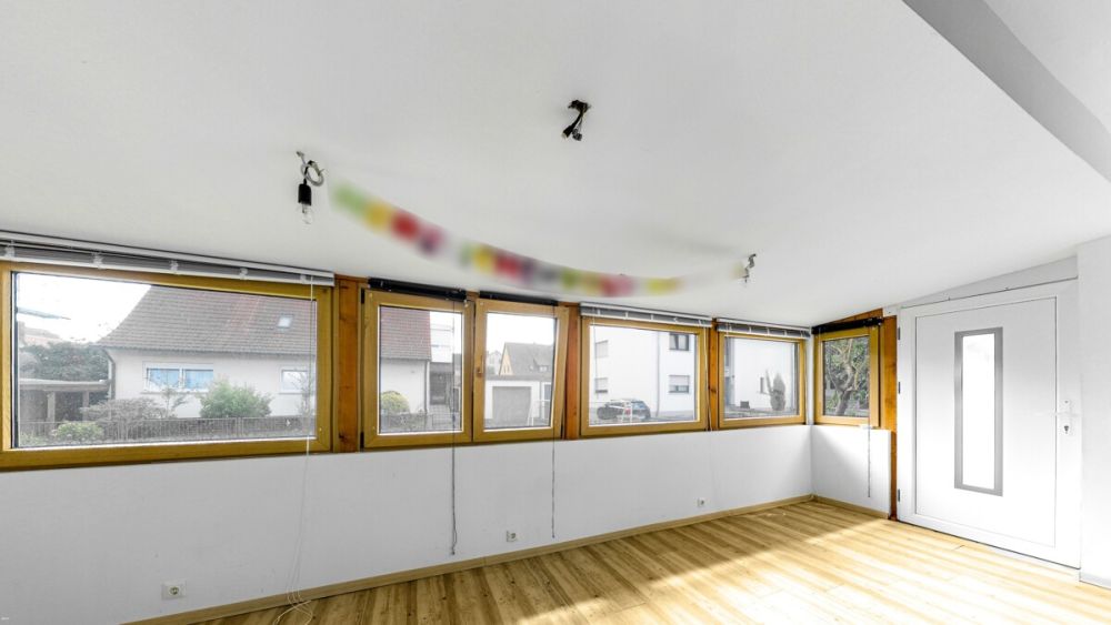 Alle unter einem Dach. Geräumiges Zweifamilienhaus in Erlangen-Frauenaurach.