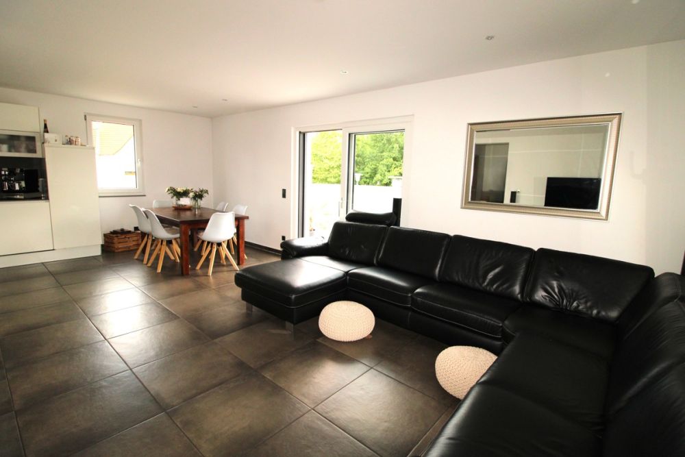 Ideal, um Wohnen und Arbeit zu verbinden: Top saniertes Wohn- und Geschäftshaus in Allersberg!