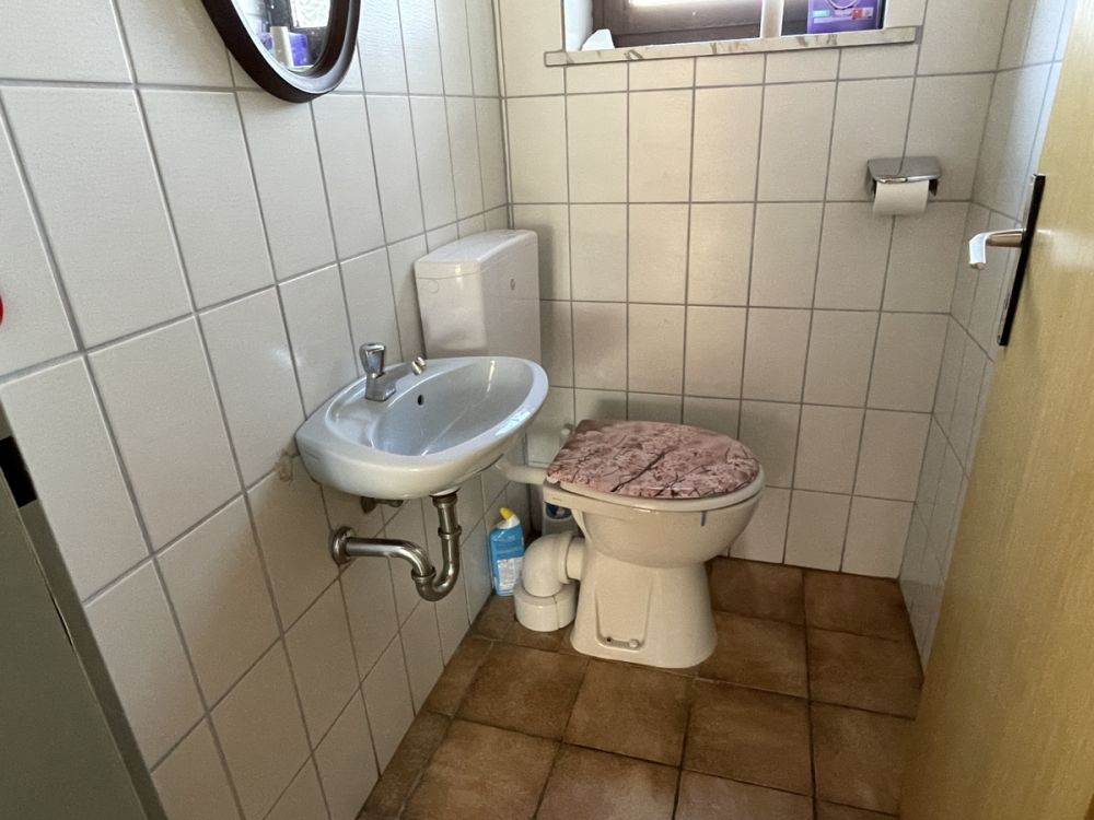 Doppelhaushälfte mit großer Scheune und Garten