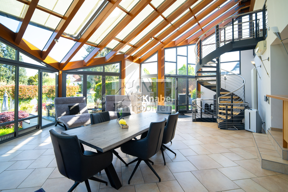 Sonnenverwöhnte Architektur trifft exklusiven Wohnkomfort!