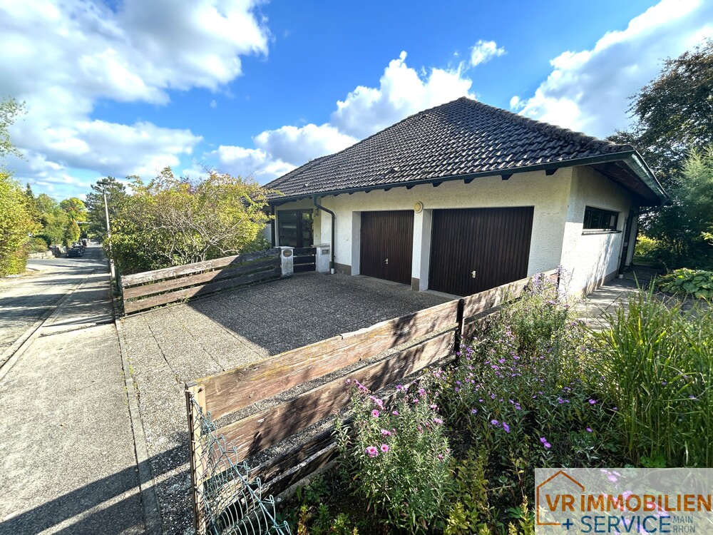 Ihre grüne Oase in 97638 Mellrichstadt ! Einfamilienhaus mit Doppelgarage und traumhaftem Grundstück!