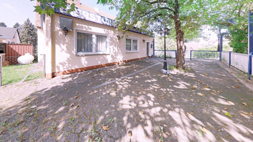 Das Wohnhaus mit Gaststätte bietet enormes Umbaupotential für Ihr Eigenheim in Schwabach-Wolkersdorf!