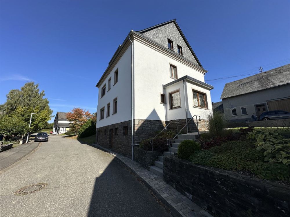 Schönes Einfamilienhaus mit Scheune und großem Grundstück