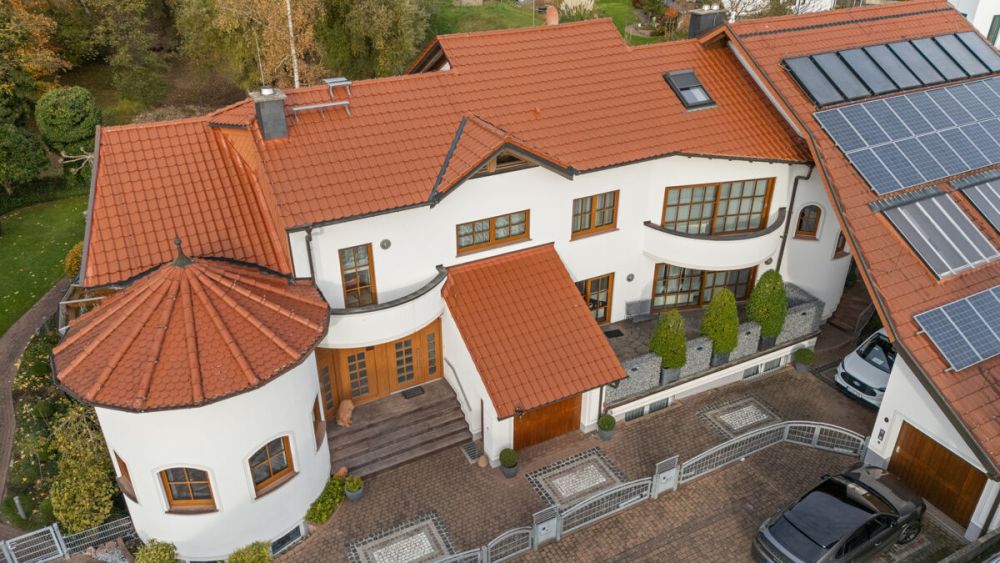 Einzigartiges Mehrgenerationenhaus inklusive traumhaftem Wellnessbereich auf weitläufigem Grundstück