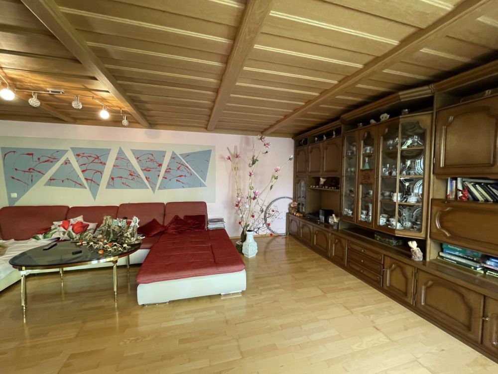 Wohnhaus in Traumlage mit vier Garagen und Nebengebäuden im Ort Griesbach