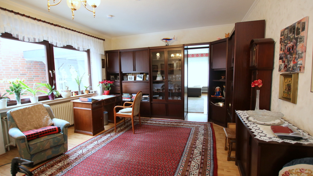 Büro mit offenem Zugang zum Schlafzimmer