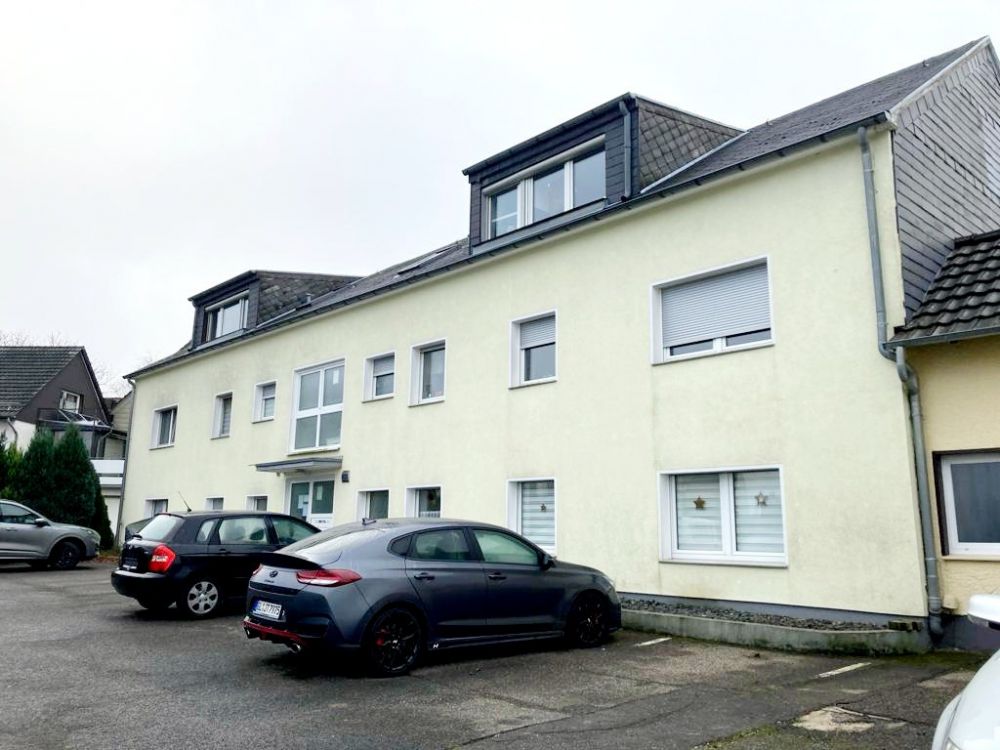 Sichere Kapitalanlage: gut vermietetes, gepflegtes Mehrfamilienhaus in Overath
