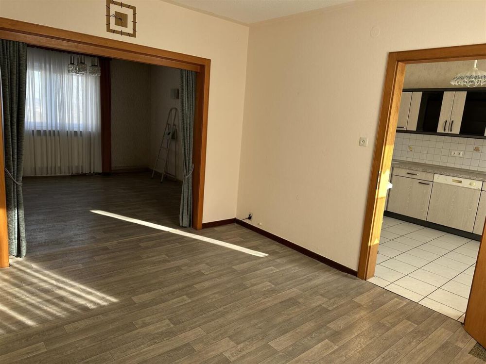 Esszimmer mit Blick in die Küche und ins Wohnzimmer Erdgeschoss