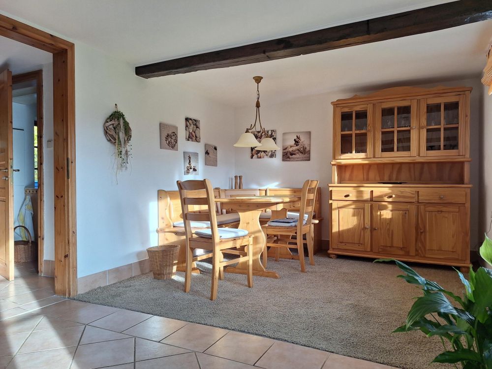 Zauberhafte Reetkate in Sackgassenendlage in den Feldern von Esgrus