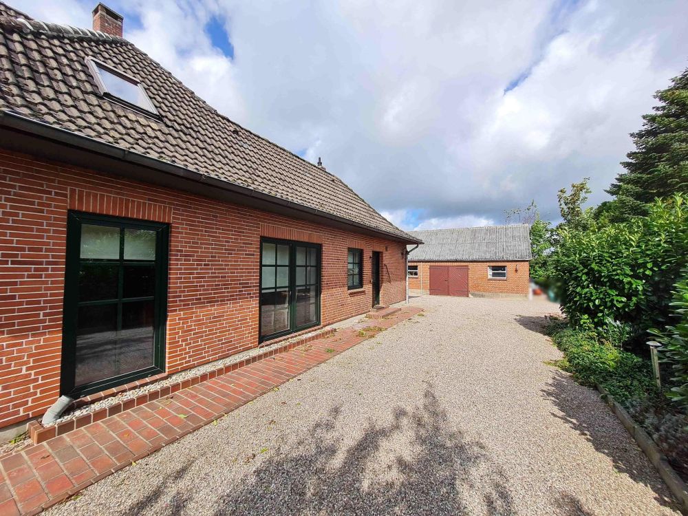 Großzügiges EFH samt liebevoll angelegtem, gepflegten Grundstück in Behrendorf