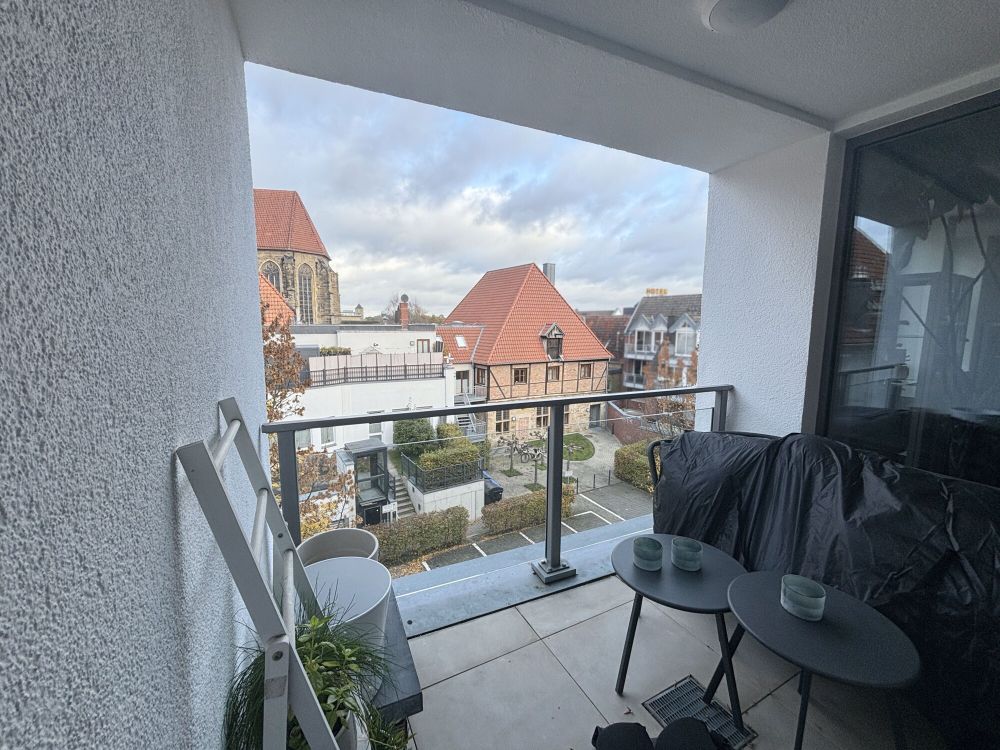 Stilvoll und Modern!
Hochwertige Mietwohnung mit Loggia in der Innenstadt