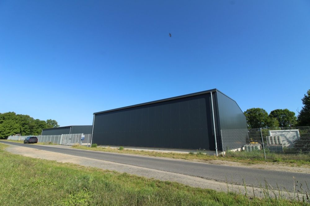 Gewerbehalle mit Weitblick