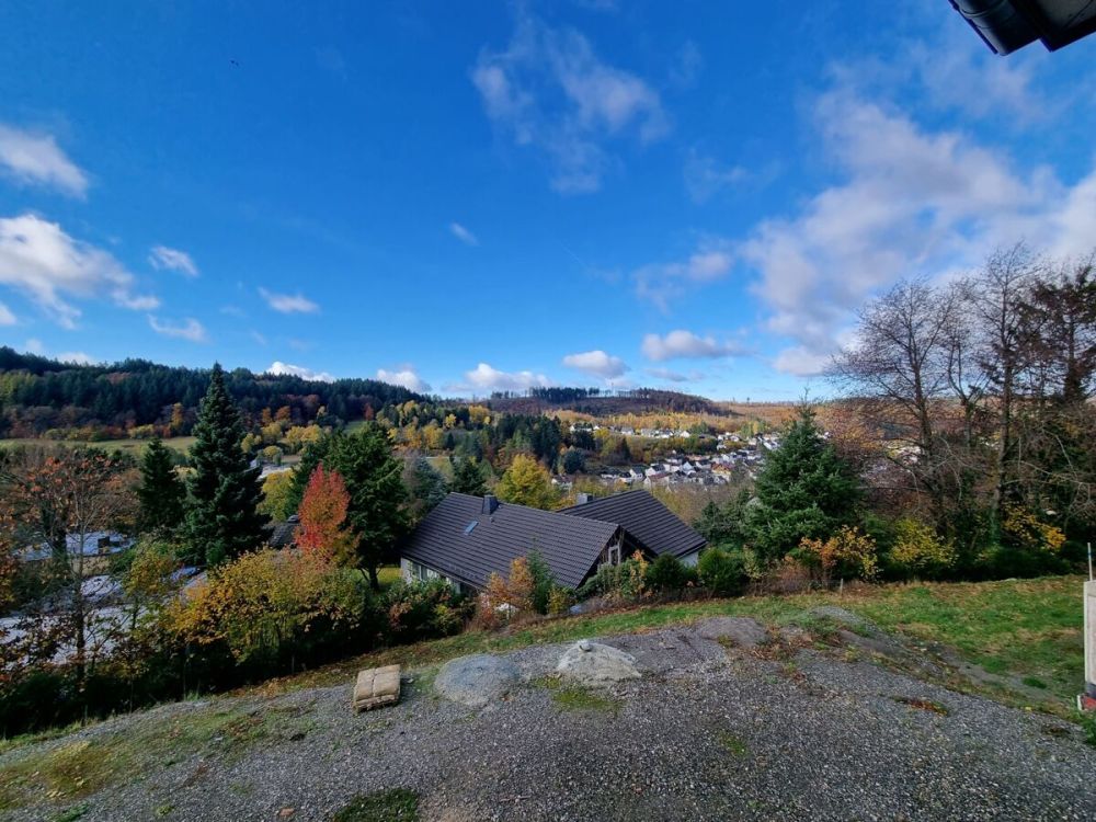 Moderne Einfamilien-Doppelhaushälfte in traumhafter Lage von Schmitten-Oberreifenberg!