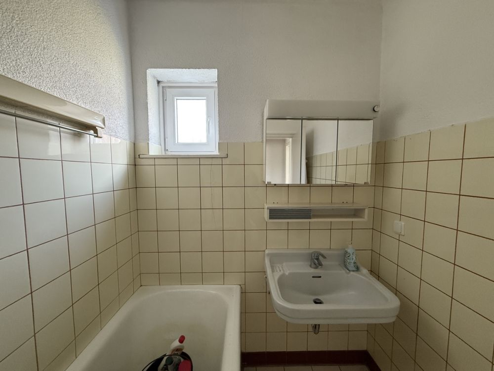 Renovierungsbedürftiges Wohnhaus mit Garage in Mitterteich!