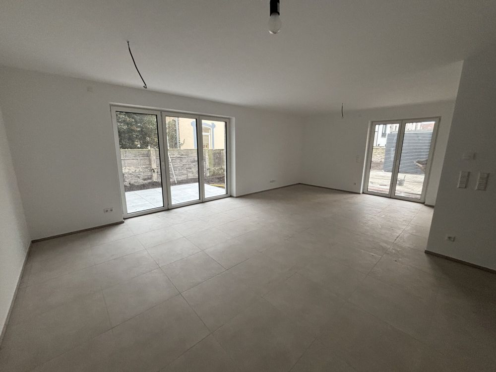 Einzigartig!
hochwertige 3-Zimmer Mietwohnung mit zwei Stellplätzen
in zentraler Lage von Rheine! (5)