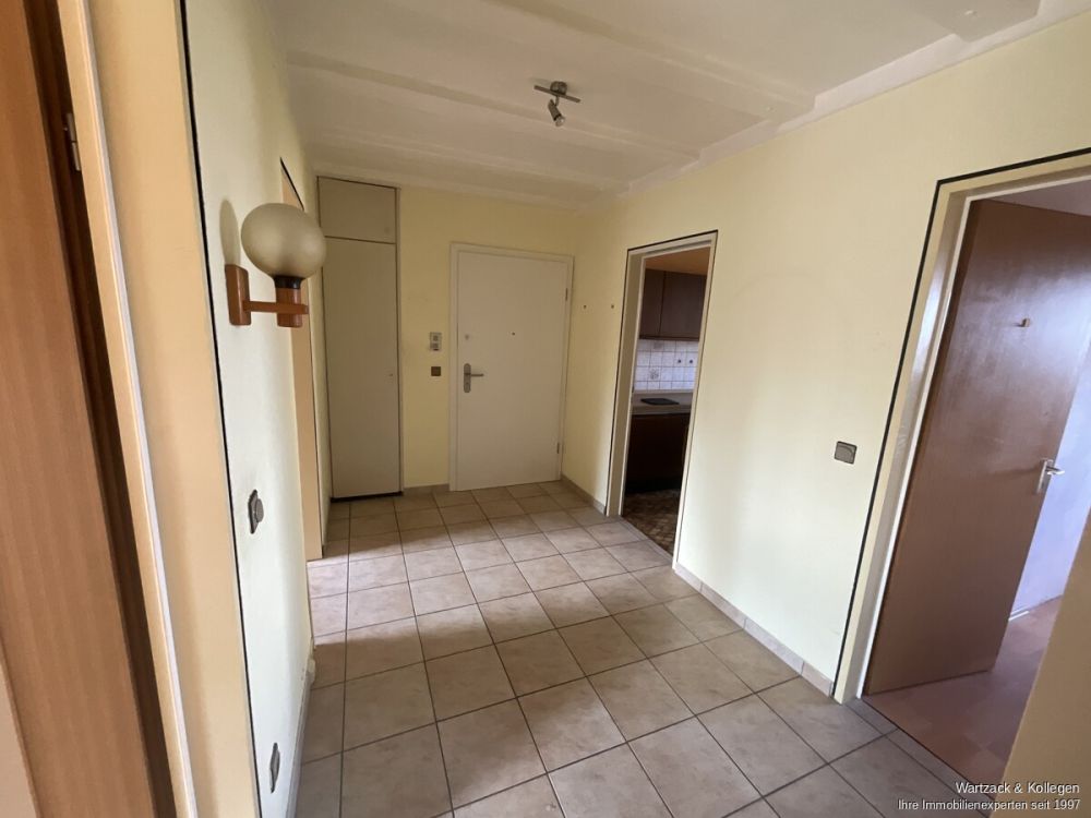 3-Zimmer-Wohnung 
mit 75 m² Wohnfläche 
und Südbalkon 
sofort zur Nutzung frei!