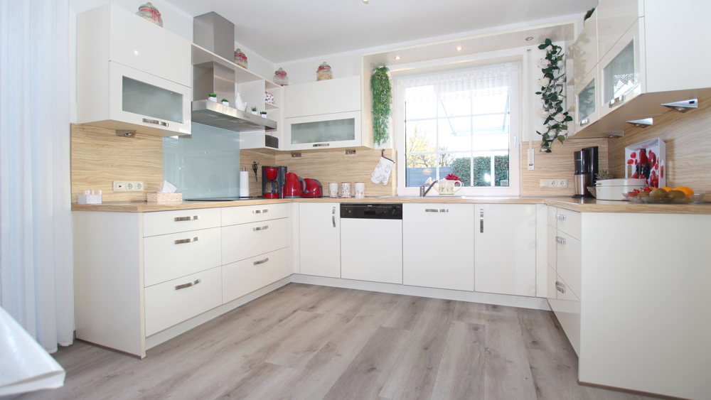 Attraktives EFH mit Wintergarten, Nebengebäude und großzügigem Garten in zentraler Lage von Edewecht