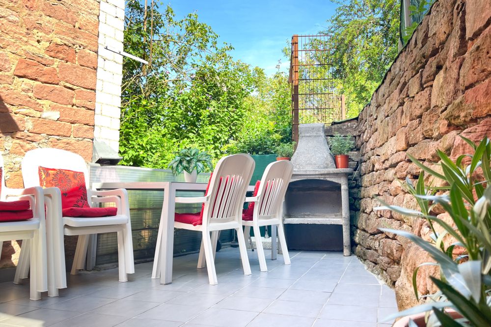 Komfortables Wohnen auf drei Ebenen – Reihenhaus mit Terrasse und Stellplatz