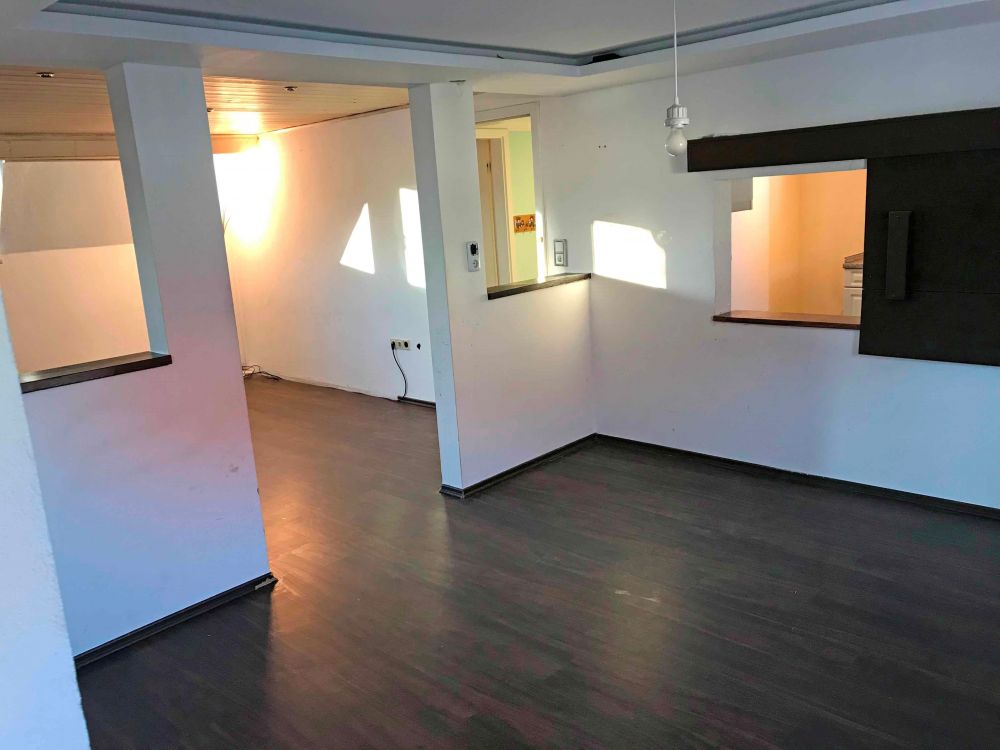 Große Dachgeschosswohnung mit Gartenanteil