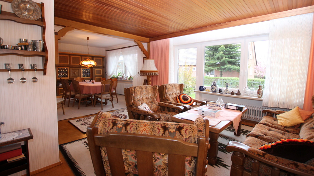 Gepflegtes Zweifamilienhaus mit zwei Garagen und Garten in ruhiger Lage von Bad Zwischenahn-Wehnen