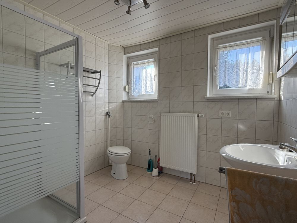 Großzügiges Mehrfamilienhaus in ruhiger Lage in Heinersreuth zu verkaufen!